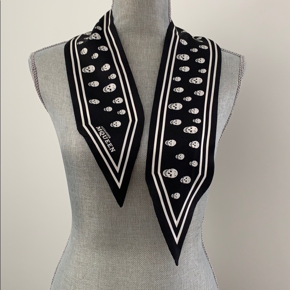 💯%Authentic Alex McQueen black/white twilly scarf